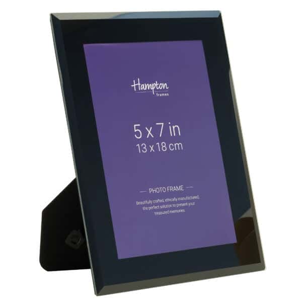 Hampton black 5x7 inch photo frame display