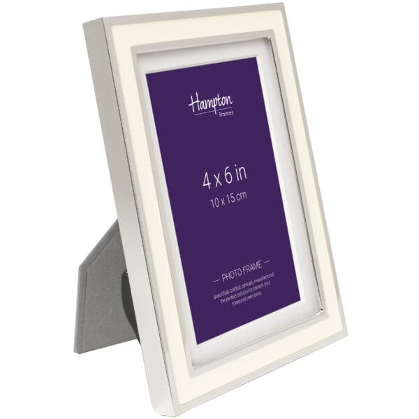 Silver 4x6 inch Hampton photo frame on white background